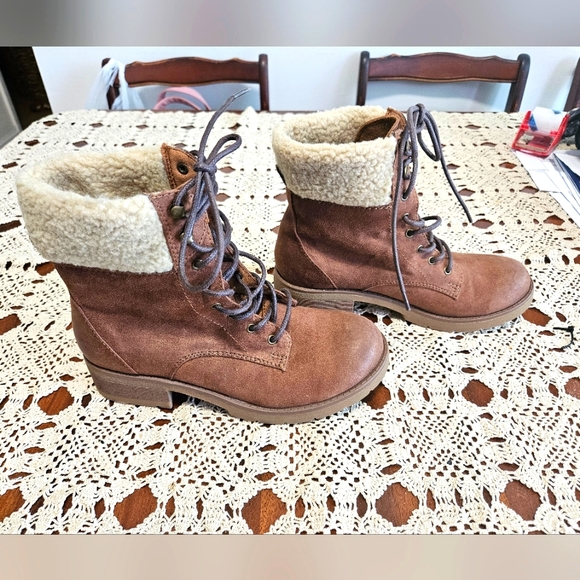 Mossimo supply lace up boots faux fur top size 7 - Picture 1 of 10